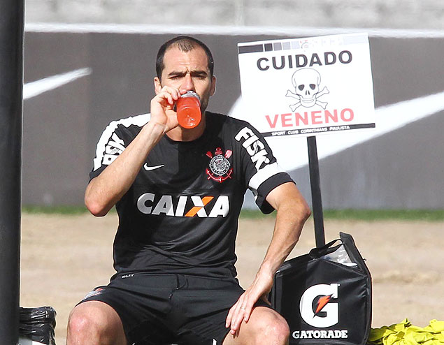 Danilo durante treino do Corinthians