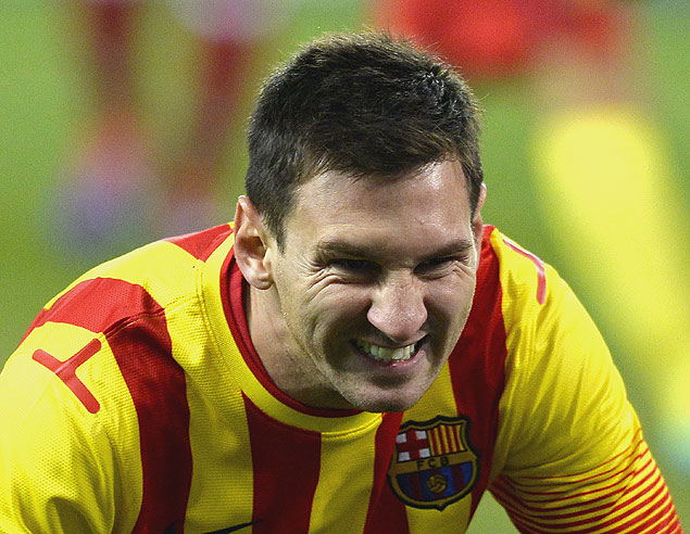 O atacante argentino Lionel Messi, do Barcelona, se esfora no confronto contra o Atltico de Madri, pelo Espanhol