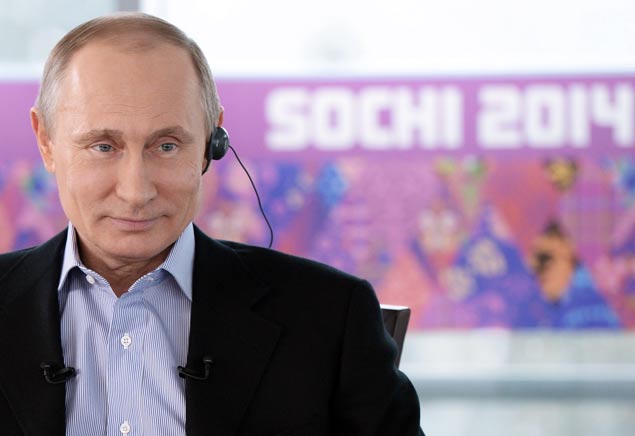 O presidente russo Vladimir Putin durante entrevista neste domingo em Sochi