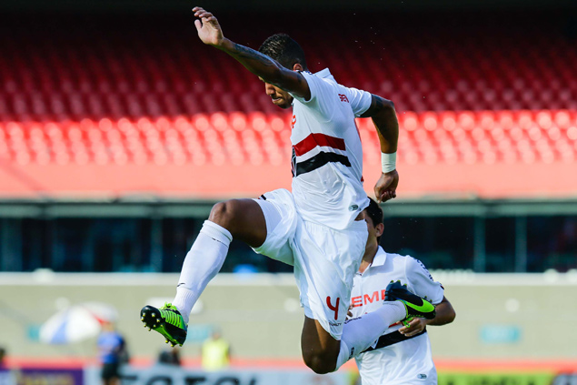Antonio Carlos comemora gol durante partida entre So Paulo e Oeste, pelo Campeonato Paulista 