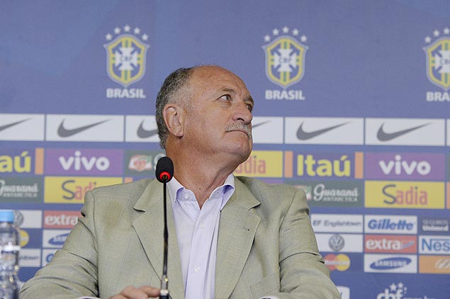 O tcnico Luiz Felipe Scolari d entrevista aps convocar seleo para o amistoso contra a frica do Sul
