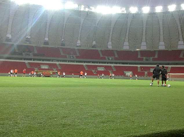 Treinamento noturno do Inter no Beira-Rio