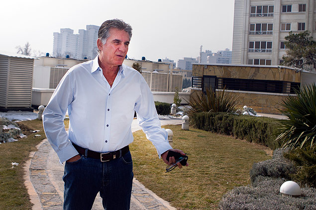 O tcnico Carlos Queiroz, da seleo do Ir, em entrevista em Teer