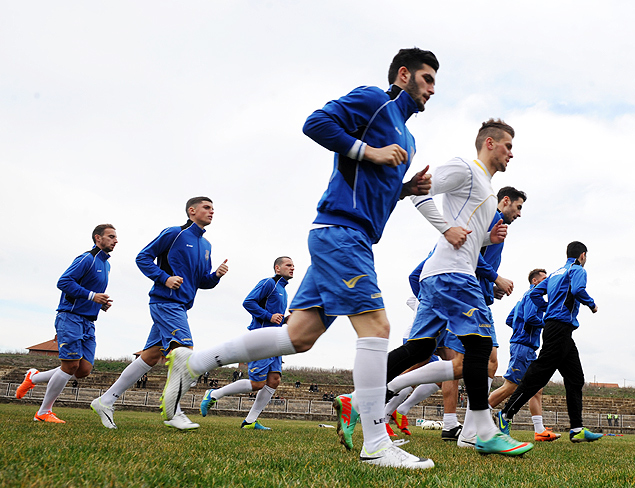 Jogadores da seleo de Kosovo treinam para duelo contra o Haiti