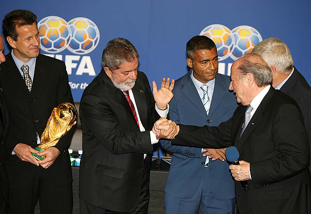 Romrio participa de evento na Fifa que indicou o Brasil como sede da Copa com o ento presidente Lula e Joseph Blatter