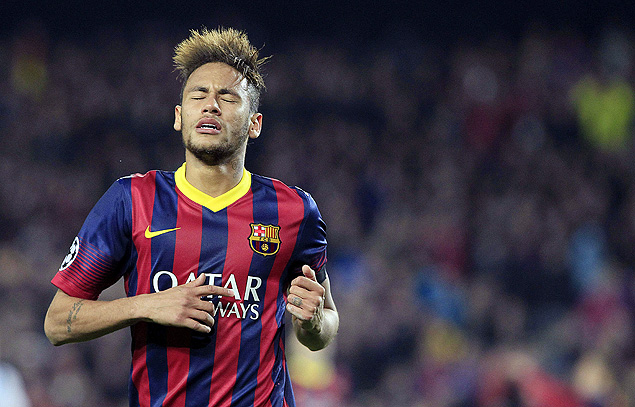Neymar lamenta erro contra o Manchester City, pelas oitavas de final da Liga dos Campeões da Europa