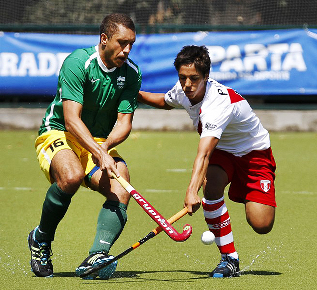 Seleo masculina de hquei sobre a grama participa de uma partida nos Jogos Sul-Americanos de Santiago