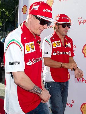 Os pilotos ferraristas Raikkonen ( esquerda) e Alonso 