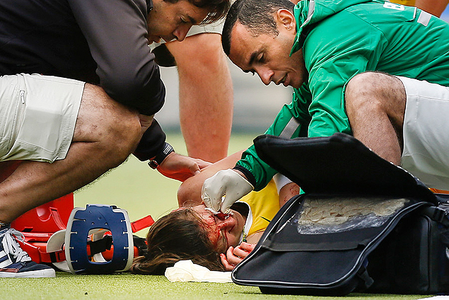 A brasileira Patricia Boos sofreu uma fratura no rosto ao levar bolada em jogo contra a Argentina