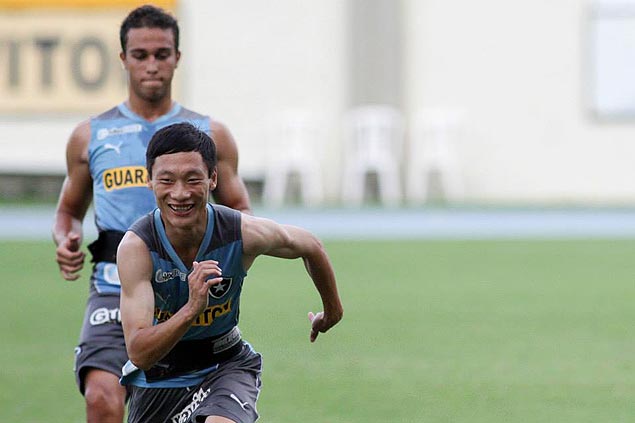O chins Tang Shi, 17, treina no Botafogo