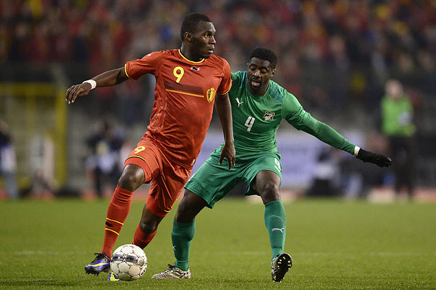 Christian Benteke, camisa 9 da Blgica, atua em jogo amistoso contra a Costa do Marfim, em maro deste ano
