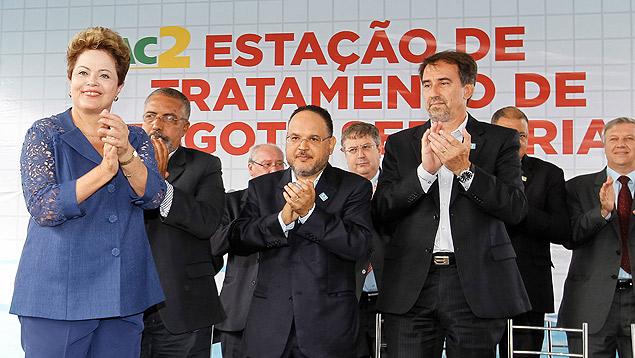 A presidente Dilma Rousseff durante cerimnia de inaugurao do sistema de esgotamento sanitrio da Ponta da Cadeia