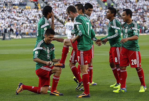 Jogadores da seleo mexicana comemoram um gol pela eliminatria da Copa do Mundo