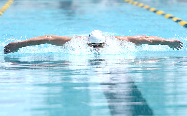 Michael Phelps compete na prova dos 100 m borboleta nos Estados Unidos