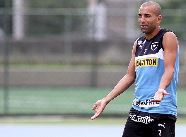O atacante Emerson Sheik durante um treino do Botafogo