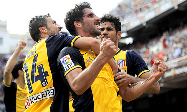 Ral Garca celebra gol do Atltico de Madri com companheiros