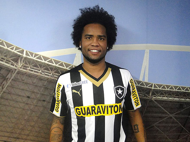 Carlos Alberto  apresentado como novo reforo do Botafogo