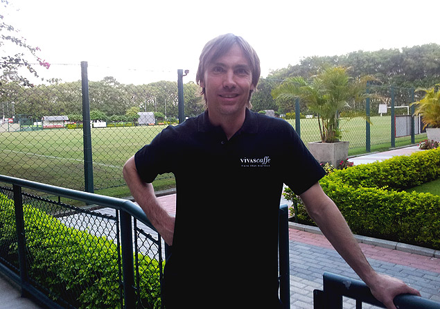 Dario Simic, ex-jogador da seleo da Crocia, em visita ao centro de treinamento do So Paulo