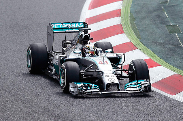 O ingls Lewis Hamilton, da Mercedes, durante um treino na Espanha