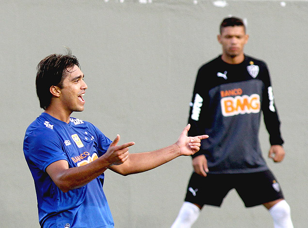 Marcelo Moreno, do Cruzeiro, celebra um gol contra o Atltico-MG 