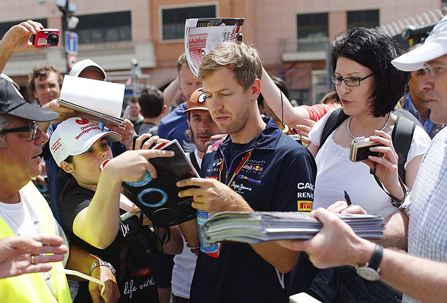 Sebastian Vettel (c) d autgrafos em Mnaco