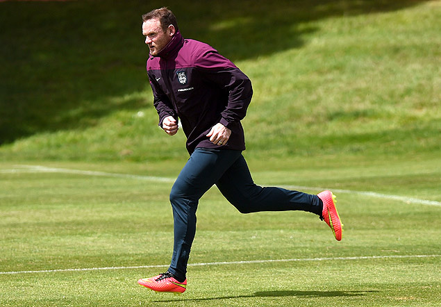 O atacante Wayne Rooney durante um treino da seleo inglesa
