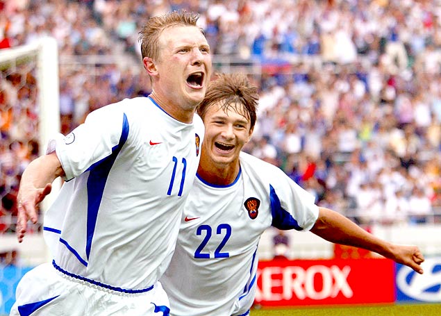 Dmitri Sychev (22) comemora gol da Rússia sobre a Bélgica na Copa de 2002