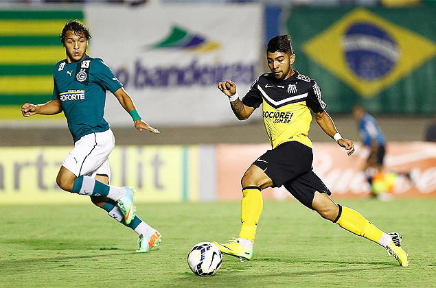 Gabriel durante jogo do Santos contra o Gois