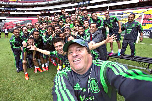&quot;Na seleo do Mxico h um bom grupo e vamos fazer histria nesta Copa&quot;, escreveu Herrera no Twitter junto com a 'selfie'