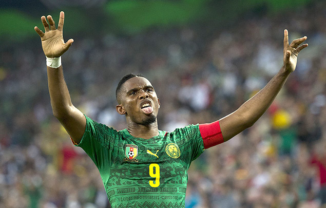 O atacante Samuel Eto'o comemora gol de Camares em amistoso contra a Alemanha