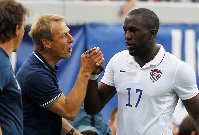 Altidore comemora com Klinsmann gol contra a Nigria