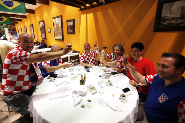 Croatas se renem em restaurante do centro de So Paulo nesta quarta-feira (11)