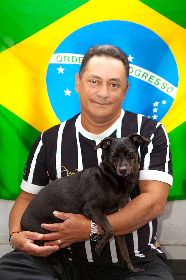 Hustene Alves Pereira e sua cadela Pantera