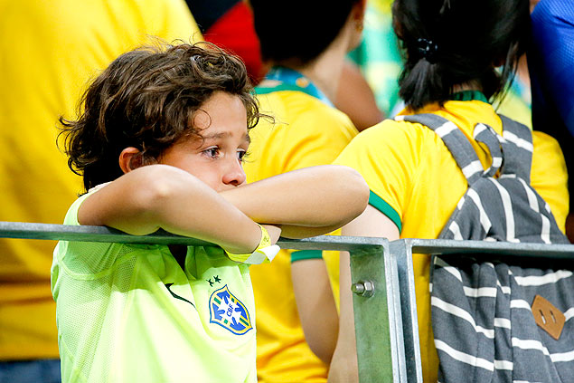 Fabio Linhar, 10, chora no final da partida entre Brasil e Mxico, no estdio Castelo