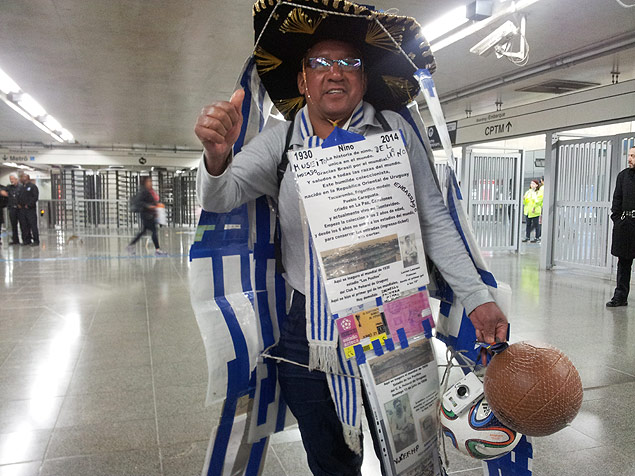 Felisvino Ledesma, 58, o torcedor uruguaio que compra ingressos da Copa e no usa