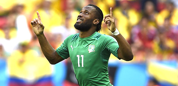 (140619) -- BRASILIA, June 19, 2014 (Xinhua) -- Cote d'Ivoire's Didier Drogba celebrates for his teammate Gervinho's goal during a Group C match between Colombia and Cote d'Ivoire of 2014 FIFA World Cup at the Estadio Nacional Stadium in Brasilia, Brazil, June 19, 2014.(Xinhua/Qi Heng)(pcy)