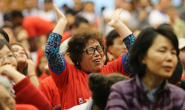 Sul-coreanos re renem em igreja no Bom Retiro para assistir  partida entre Coreia e Blgica