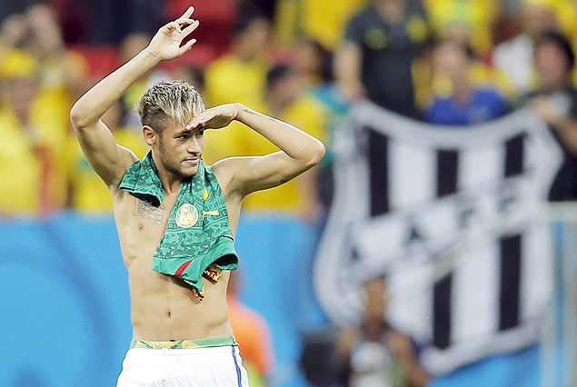 Neymar e a sua nova cueca depois da vitria do Brasil sobre Camares, em Braslia