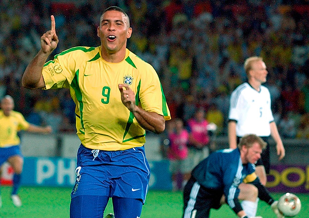 Ronaldo comemora gol marcado diante da Alemanha, na final da Copa de 2002