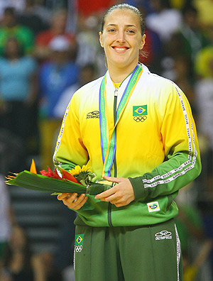 Danielle Zangrando com a medalha de ouro do Pan-2007 na categoria at 57 kg