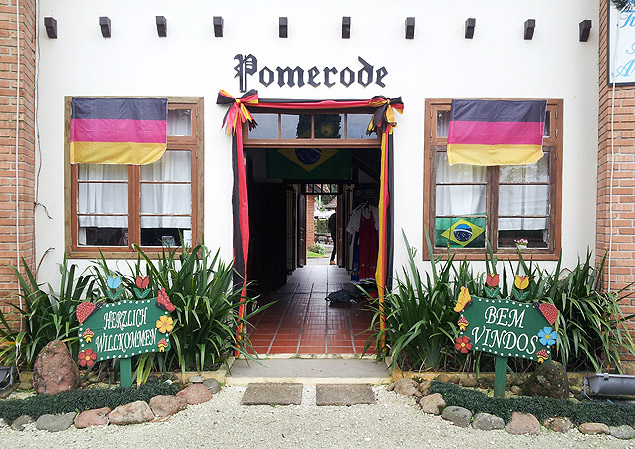Detalhe do portal da entrada sul de Pomerode (SC), cidade conhecida como "a mais alemã do Brasil"