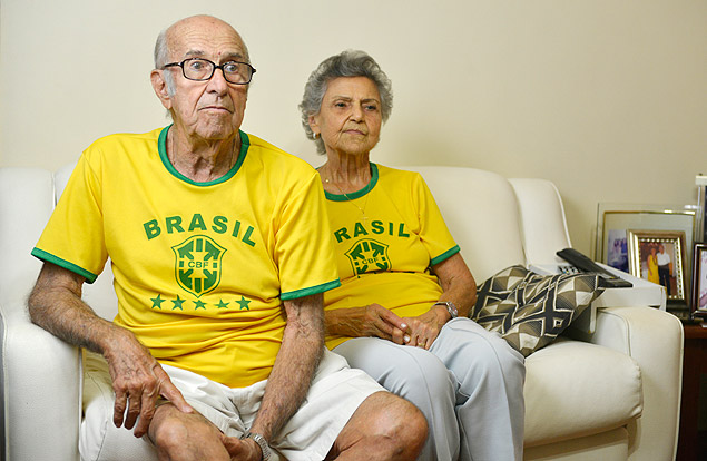 O casal Gabriel e Marylia da Silva, que se conheceu na final da Copa de 1950, no Rio