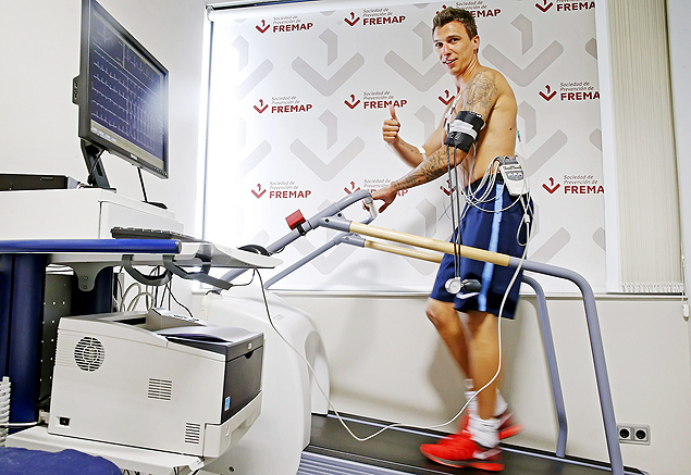 Mario Mandzukic faz testes físicos no Atlético de Madri