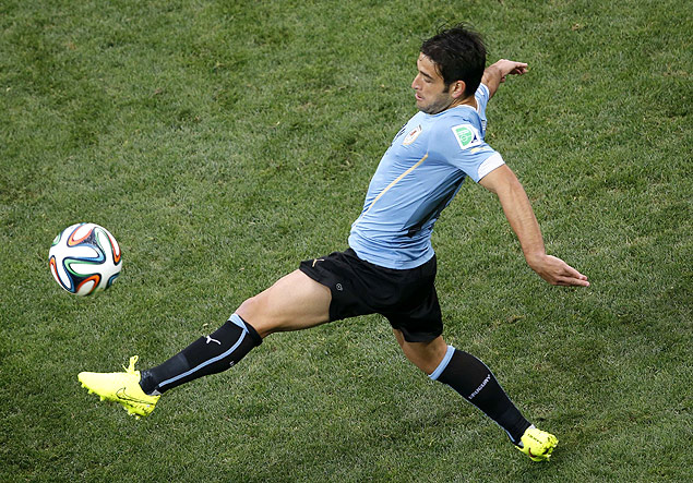 O meia uruguaio Nicols Lodeiro durante um jogo da seleo uruguaia