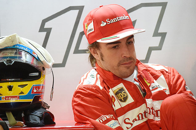 O piloto espanhol Fernando Alonso, da Ferrari, durante os treinos livres do GP de Silverstone