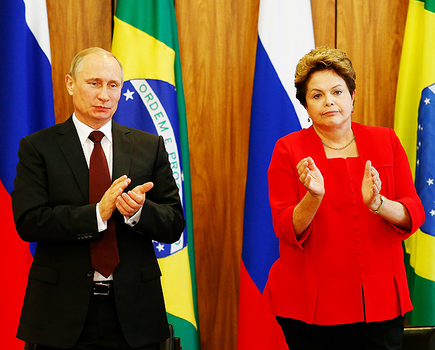 Os presidentes Vladimir Putin e Dilma Rousseff durante cerimnia no Palcio do Planalto