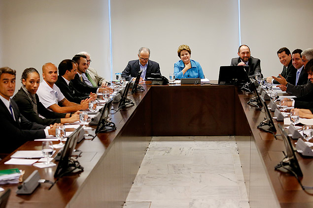 Acompanha do ministro Aldo Rebelo, presidente Dilma Rousseff recebe os atletas do Bom Senso F.C.