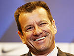 Dunga, novo técnico da seleção brasileira de futebol (Daniel Marenco/Folhapress) Dunga, novo técnico da seleção brasileira de futebol (Daniel Marenco/Folhapress)