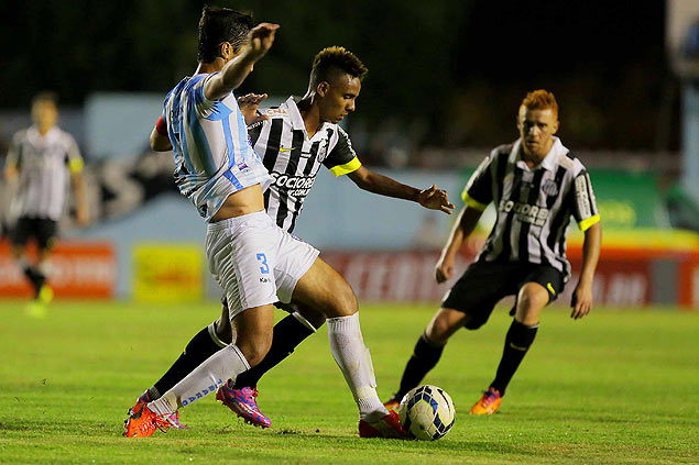 Lance do jogo entre Londrina e Santos pela Copa do Brasil 