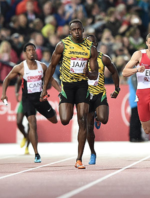 O jamaicano Usain Bolt corre na final do revezamento